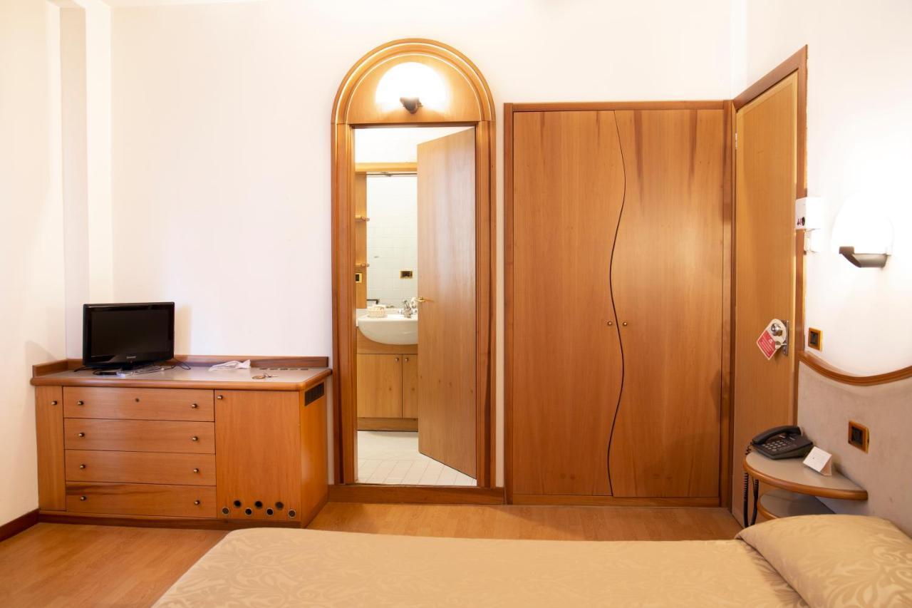 Albergo Milano Boario Terme Esterno foto