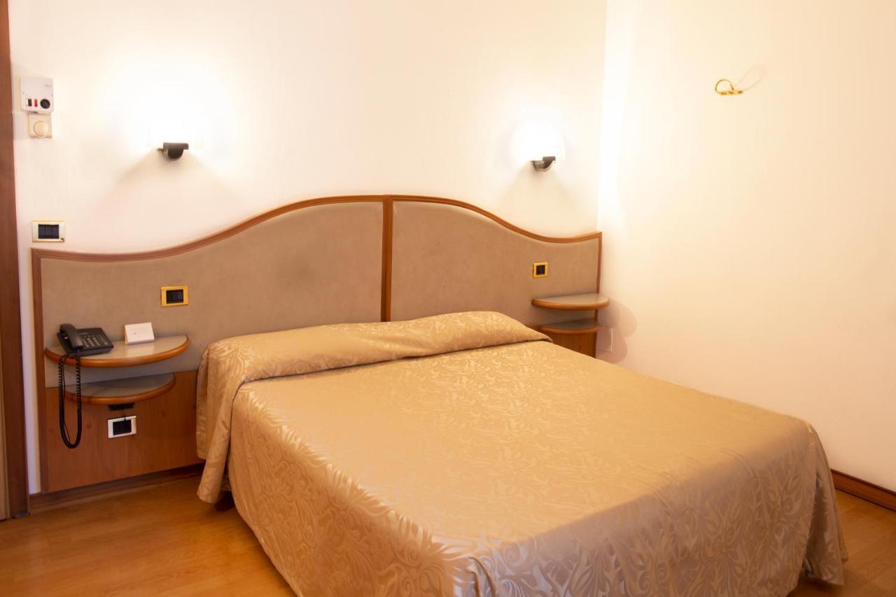 Albergo Milano Boario Terme Esterno foto
