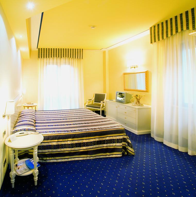 Albergo Milano Boario Terme Camera foto