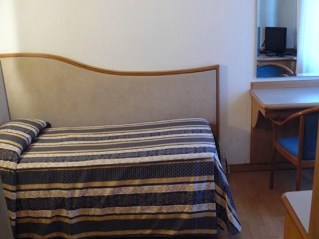 Albergo Milano Boario Terme Camera foto