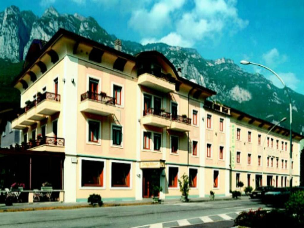 Albergo Milano Boario Terme Esterno foto